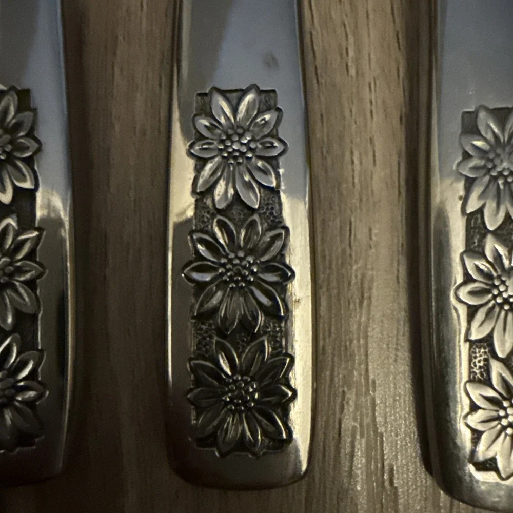 6 Suncrest Spring Charm Custom Stainless Flatware IS Rogers Dinner Knives Set‎